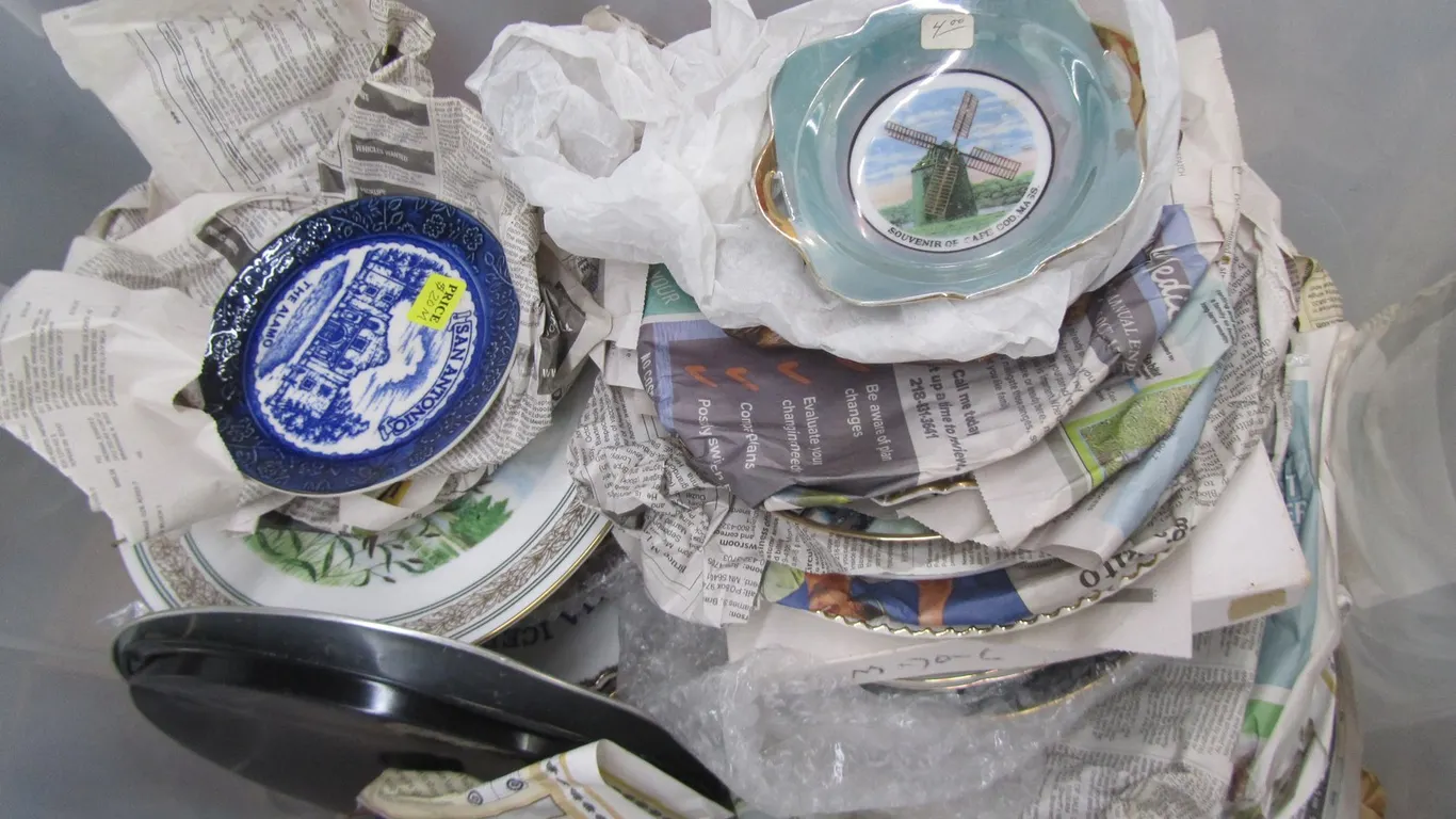 Tub Full Of Assorted Decorative/Collector Plates