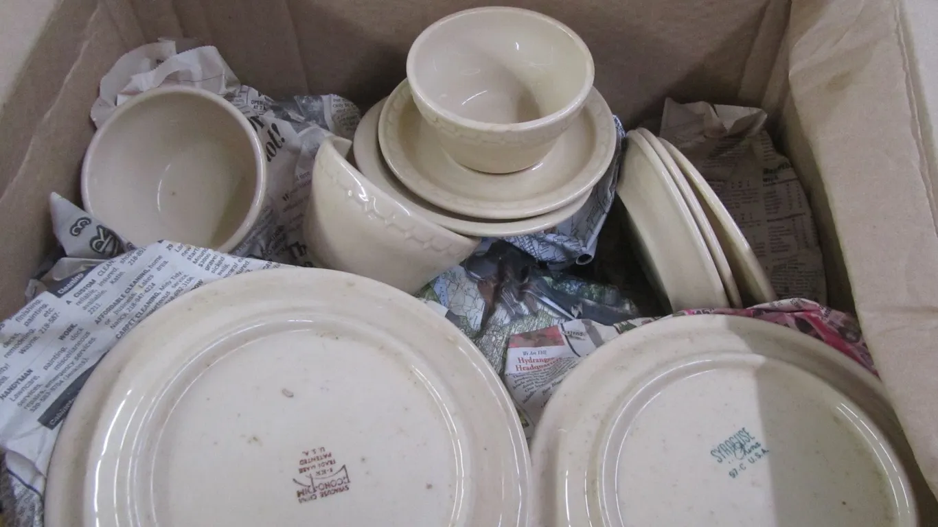 Syracuse China Econo-Rim Dishware