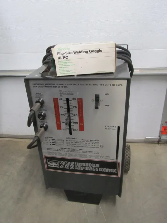 Montgomery Ward 295 Continuous Amperage Control Welder