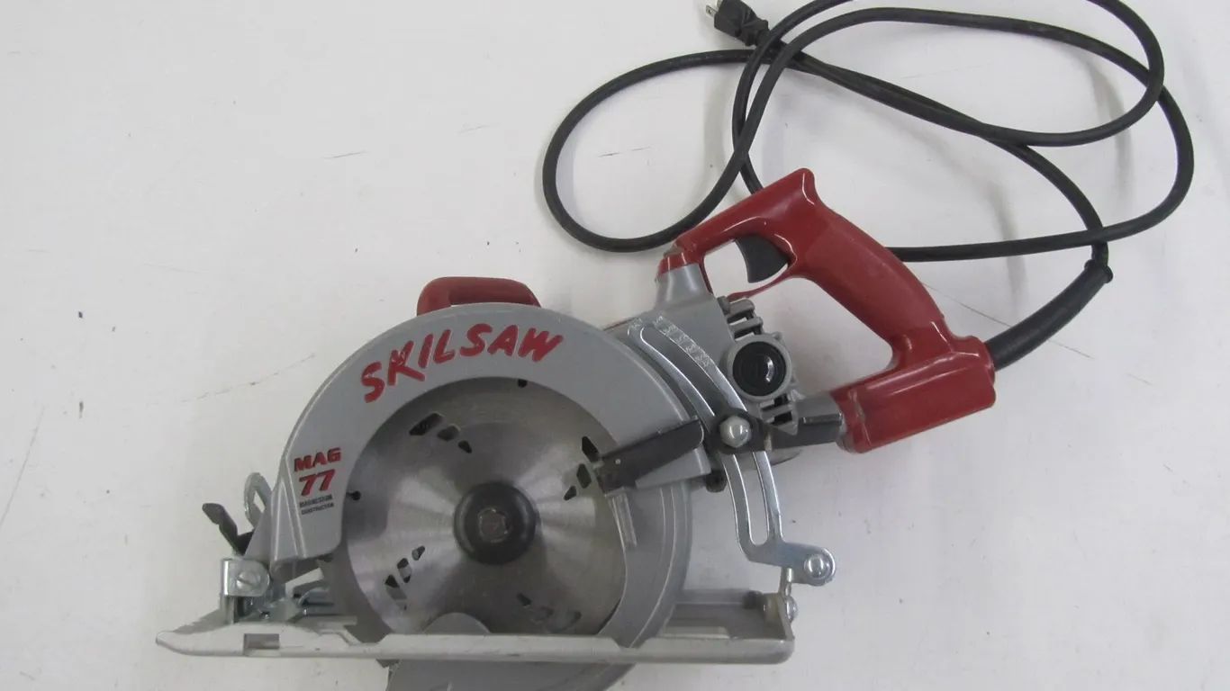 Skilsaw Mag 77 7-1/4" Worm Drive Saw