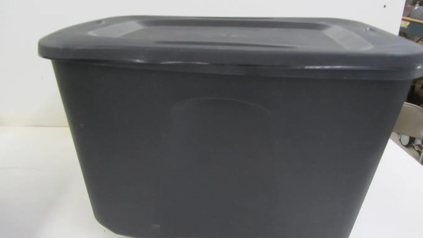 18 Gallon Tub w/Lid