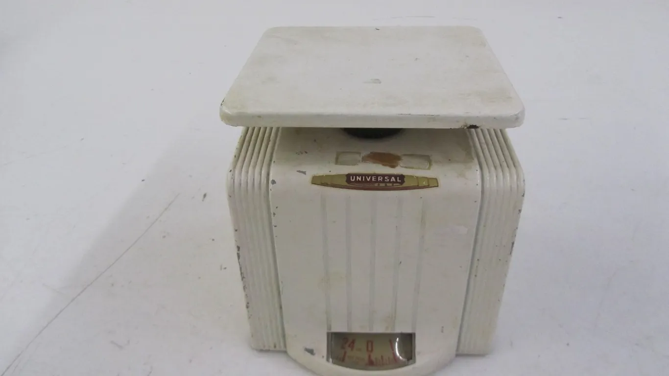 Vintage Universal Brand Food Scale