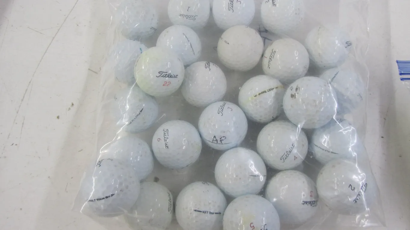 (36) Assorted Titleist Golf Balls