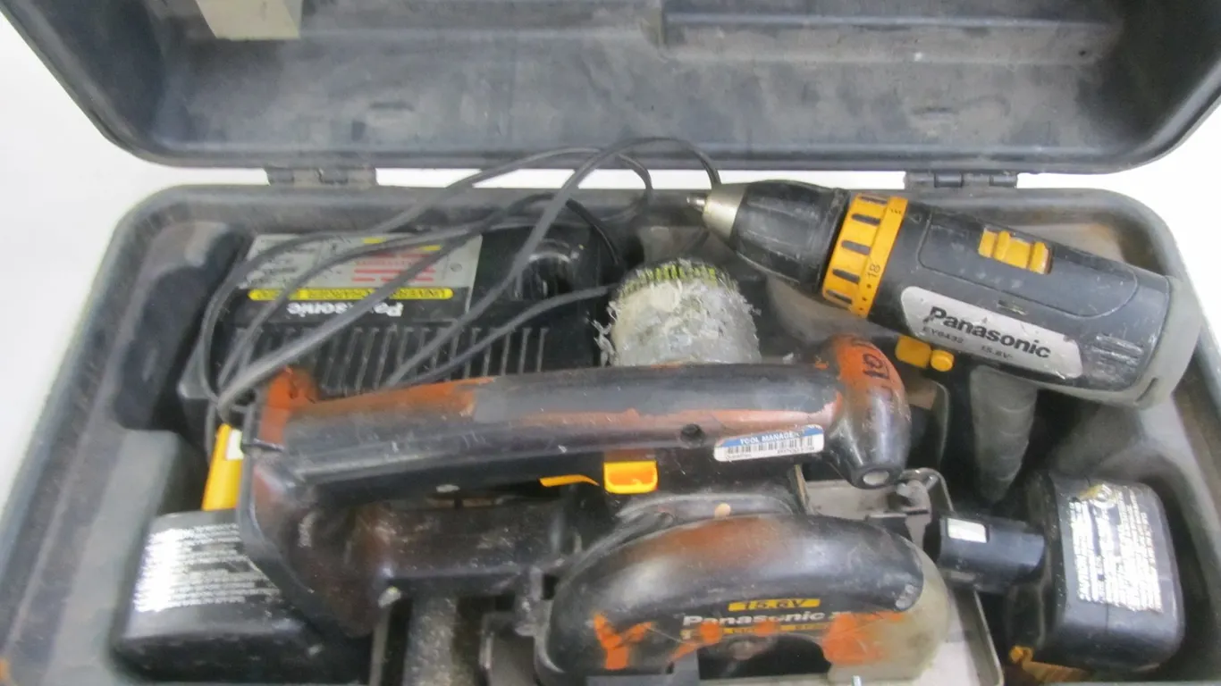 (2) Panasonic 15.6v Tools