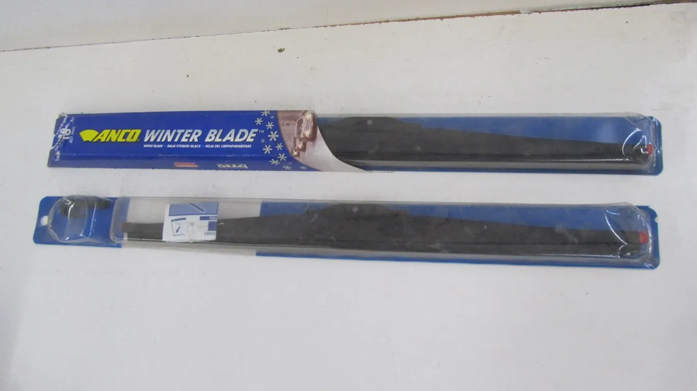 (2) 18" Windshield Wipers