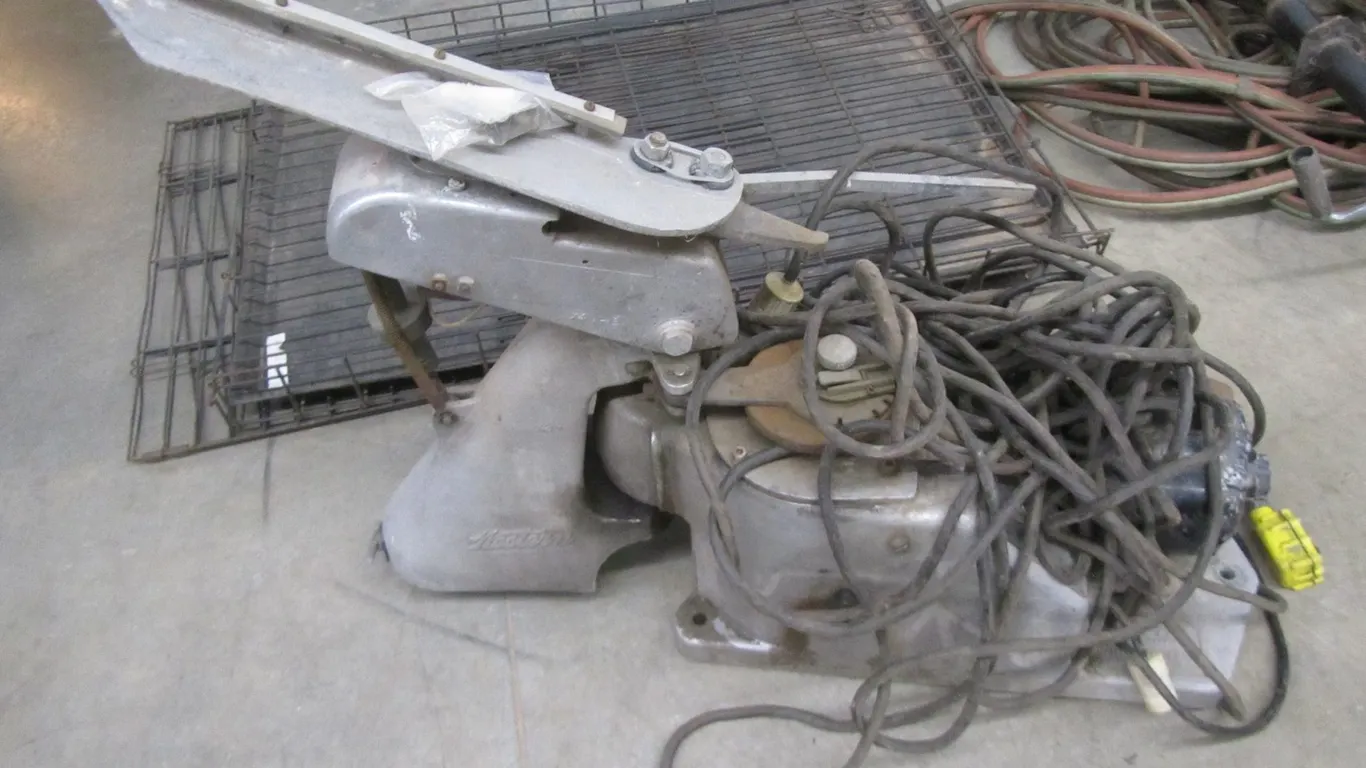 Western White Flyer Electric Trap Thrower