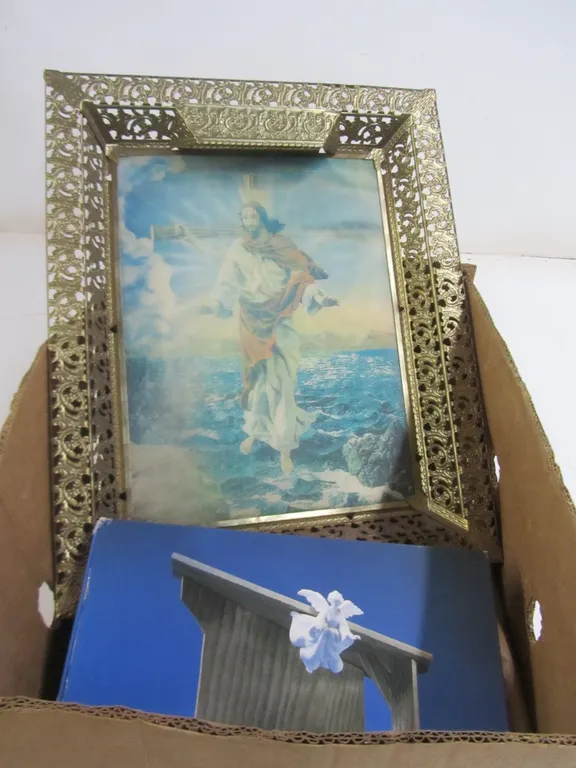 Jesus Magic Motion Print And Avon Nativity Stable