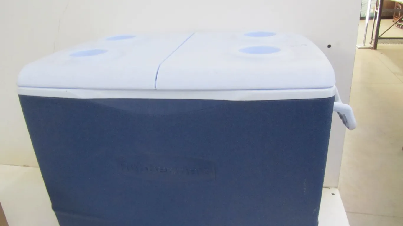 Rubbermaid Cooler