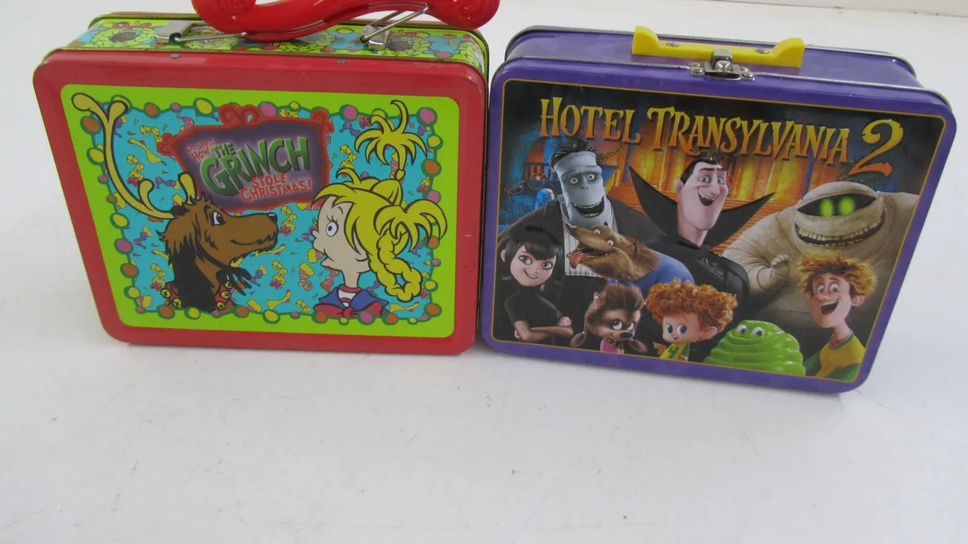 (2) Lunch Boxes
