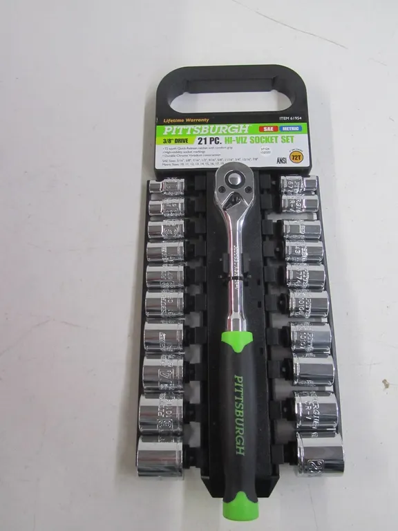 Pittsburgh 21pc. 3/8" Drive Hi-Viz Socket Set