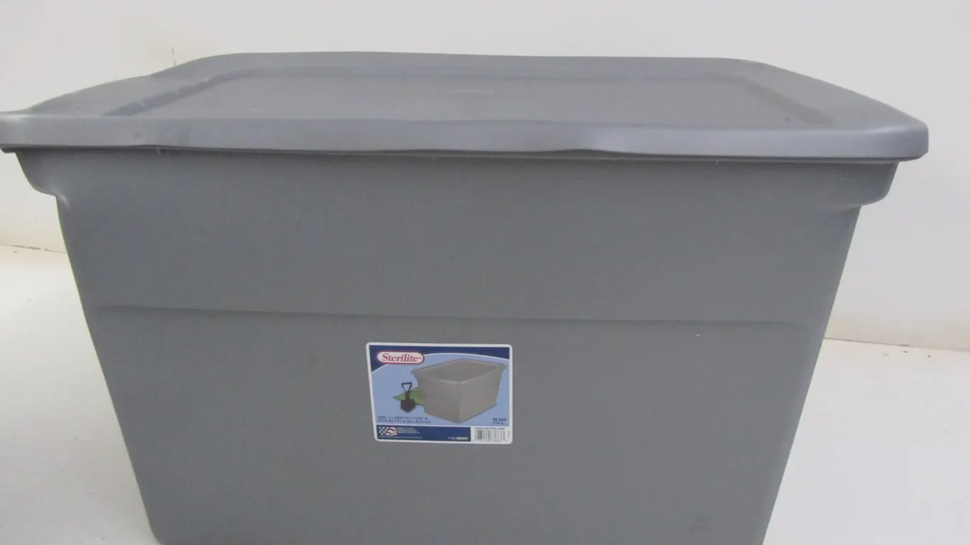 30 Gallon Tub w/Lid