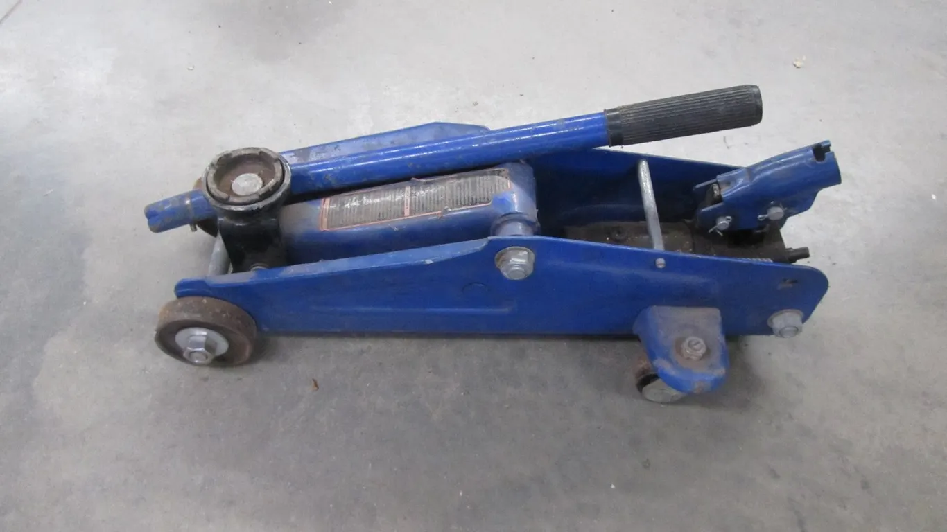 Hydraulic Floor Jack
