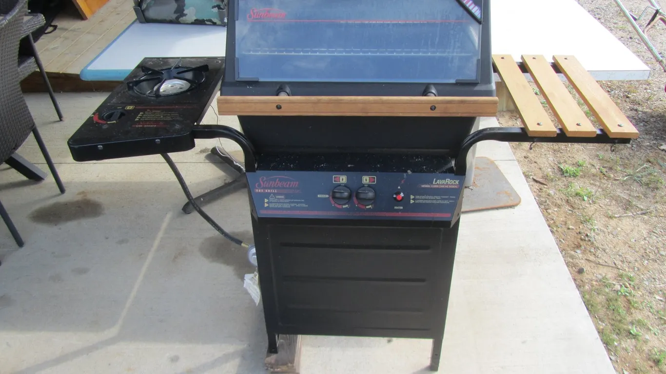 Sunbeam LavaRock Gas Grill