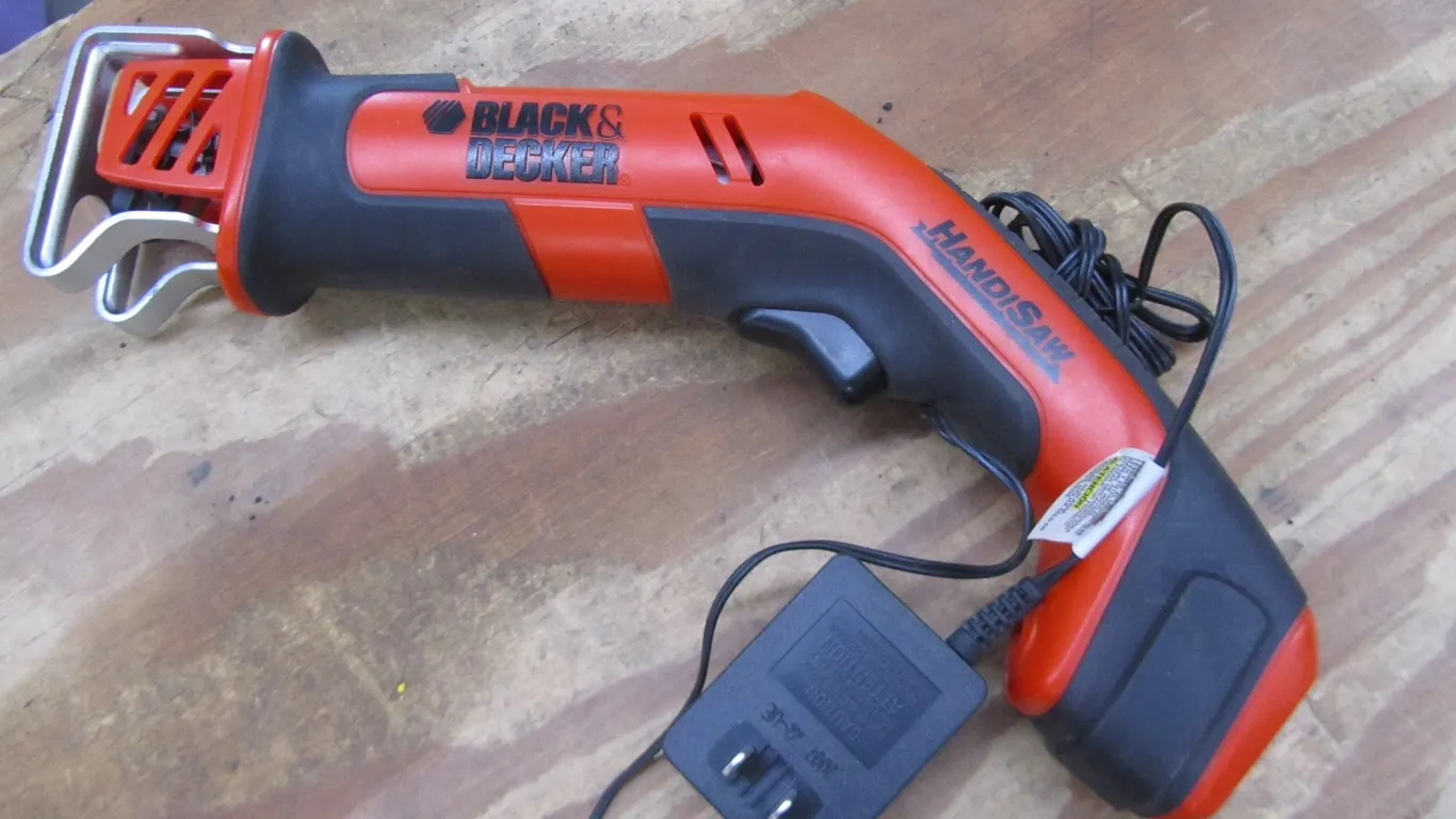 Black & Decker 6v Cordless Recip-Saw