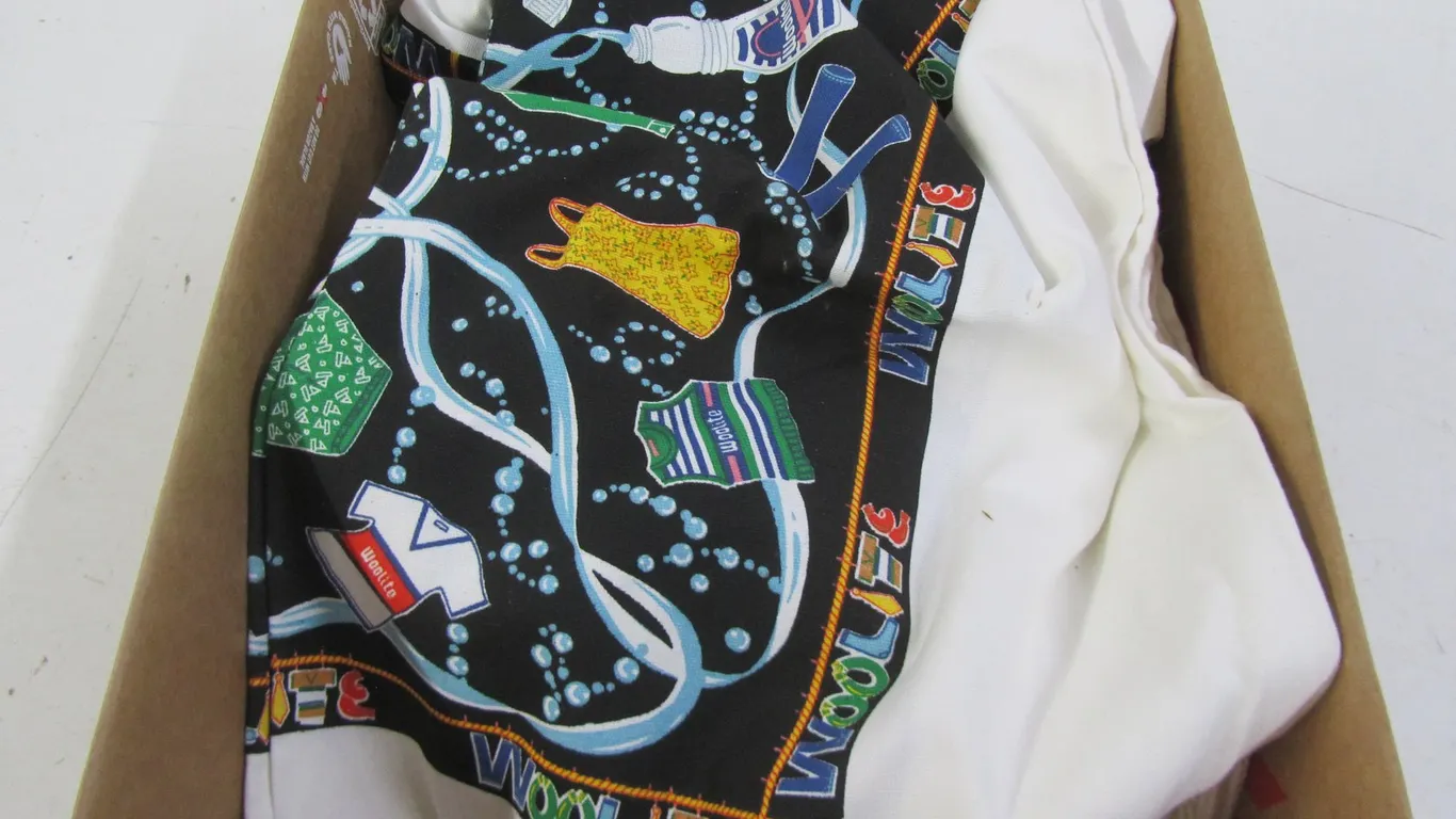 (8) Laundry Bags