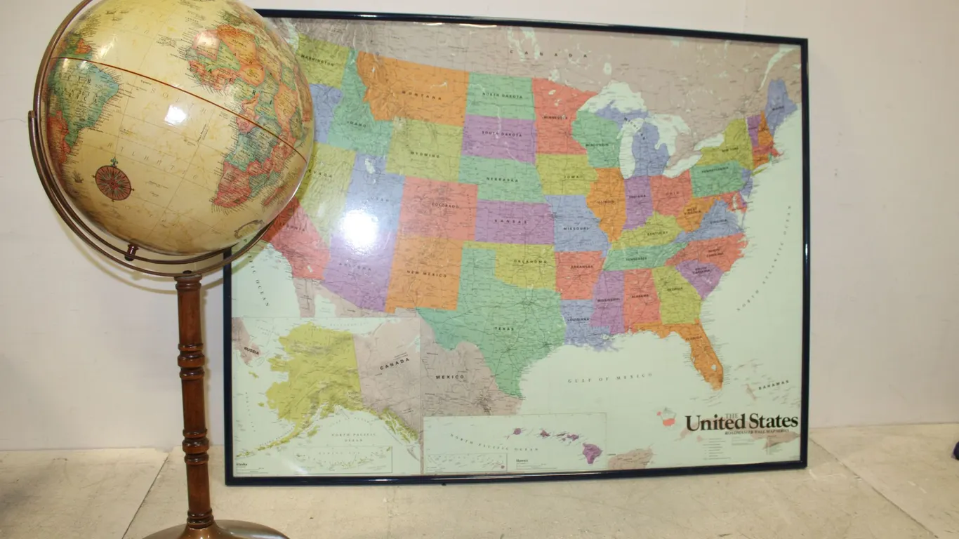 Globe & U.S. Map