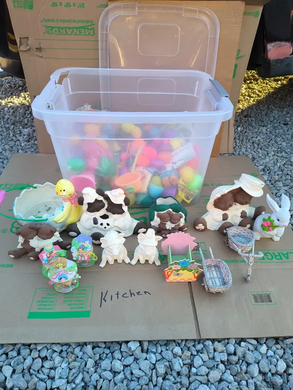 Easter Decor & Other Items Lot