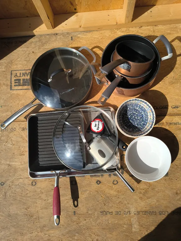 Cooking Pots & Pans, Bowls & Other Items Lot
