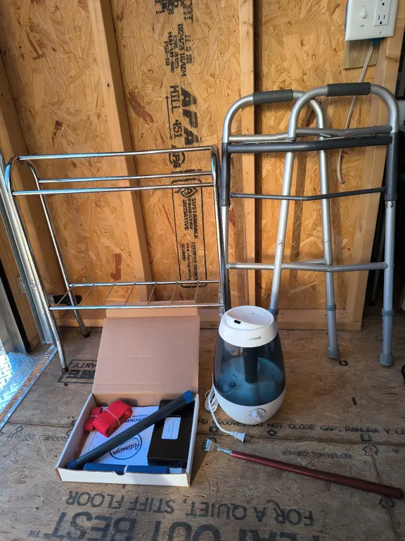 Honeywell Cool Mist Humidifier & Actionizer Aerokinetic Exercise Program, Towel Holder & Walker Lot