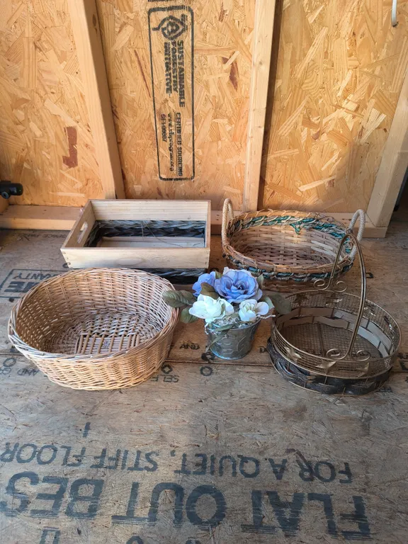 Mixed Lot Country Rustic Wicker Baskets & Dusty Blue & White Flower Centerpieces