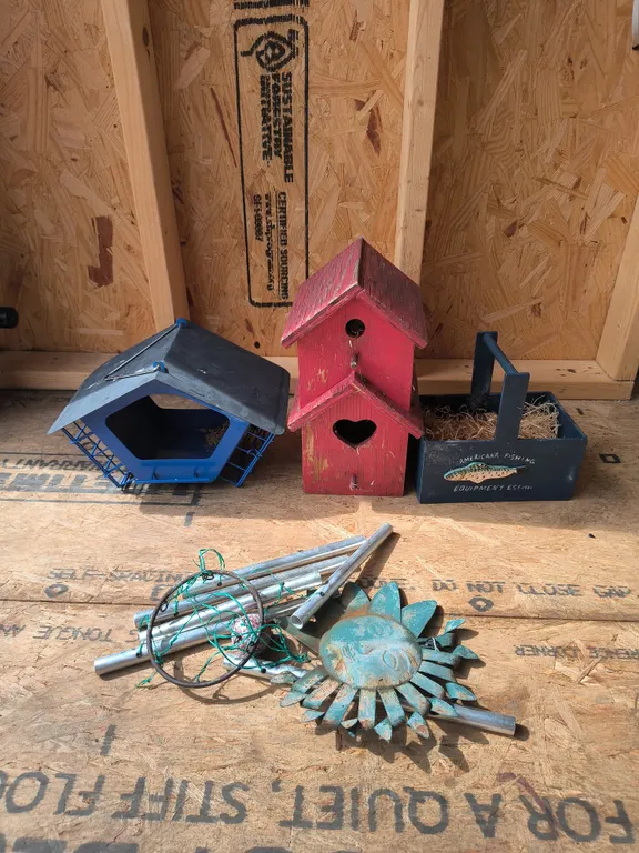 Garden & Outdoor Decor Lot: Birdhouses, Caddy & Wind Chime