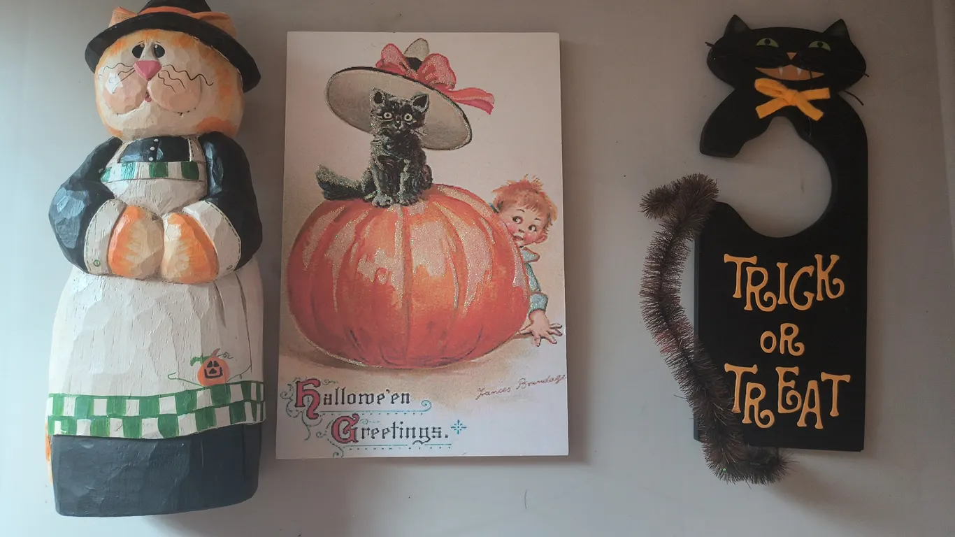 Halloween Decor Lot