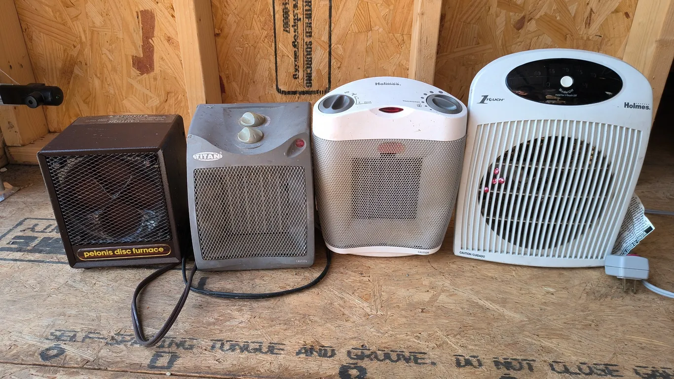 Portable Heaters Lot: Pelonis Disc Furnace, Titan & Holmes