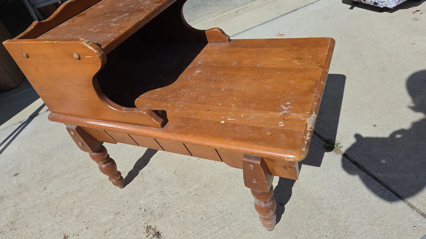 Vintage maple Ethan Allen style end table