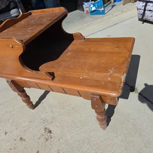 Vintage maple Ethan Allen style end table