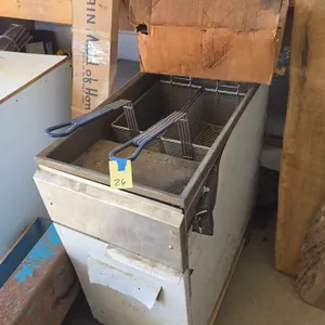 Commercial grade deep fryer