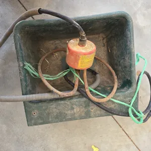 Electric water tank de-icer