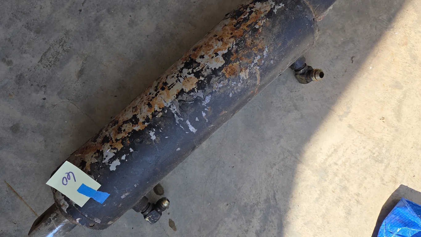 Hydraulic cylinder off of a 1-ton dump truck
