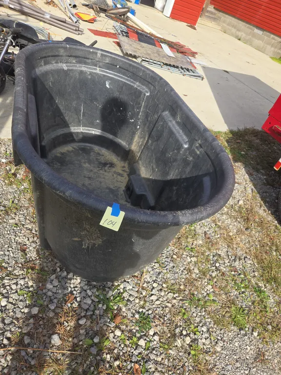 Rubbermaid 100 gallon watering trough