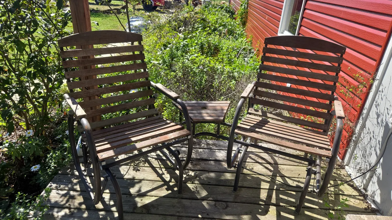Corner bench gliding chairs.
