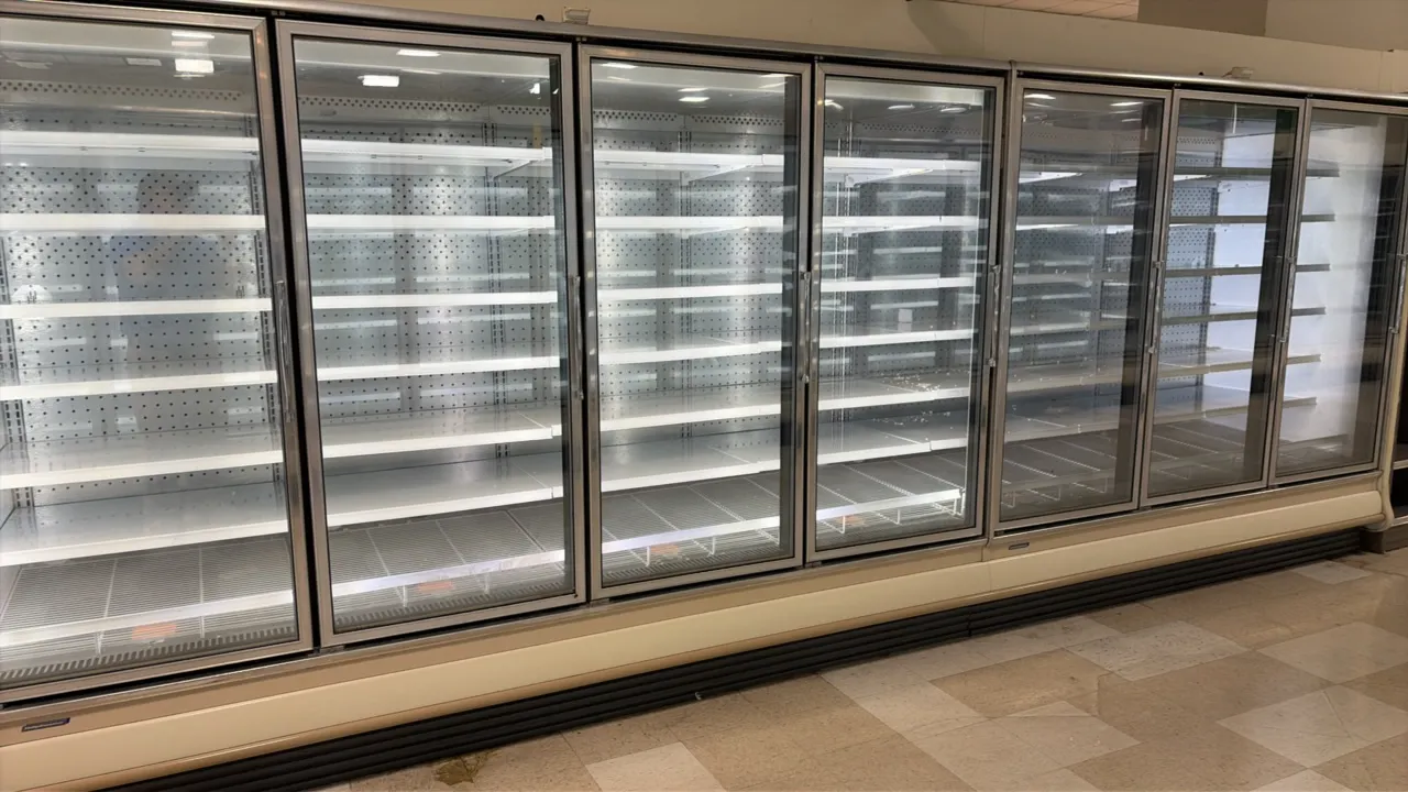 2014 Hillphoenix ORZ4 frozen food glass doors. Features LED interior lighting, gas defrost, adjustable shelving, and bottom wire racks. Electrical: 12