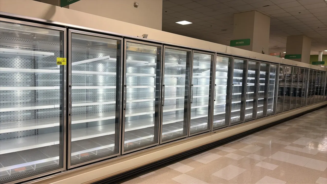 2014 Hillphoenix ORZ5 frozen food glass doors. Features gas defrost, LED interior lighting, solid adjustable shelving, and bottom wire racks. Electric