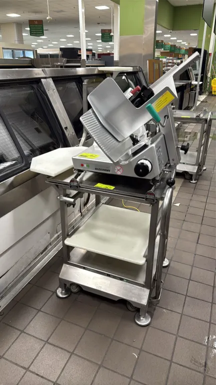 Face to Face stainless steel portable slicer stand. Features tubular stainless steel construction, removable poly undershelf, and side catch tray. Equ