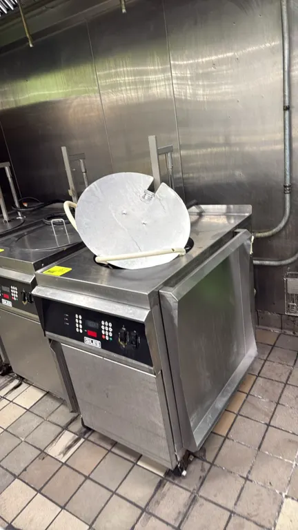 Giles GEF-720 electric fryer. Features stainless steel construction, digital push-button control panel, round fry vat with lid, interior fry basket, a