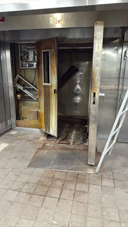 Bakers Aid roll-in rack oven. Stainless steel construction with viewing window and rotating floor turntable. Note: Offered for parts only; unit is non