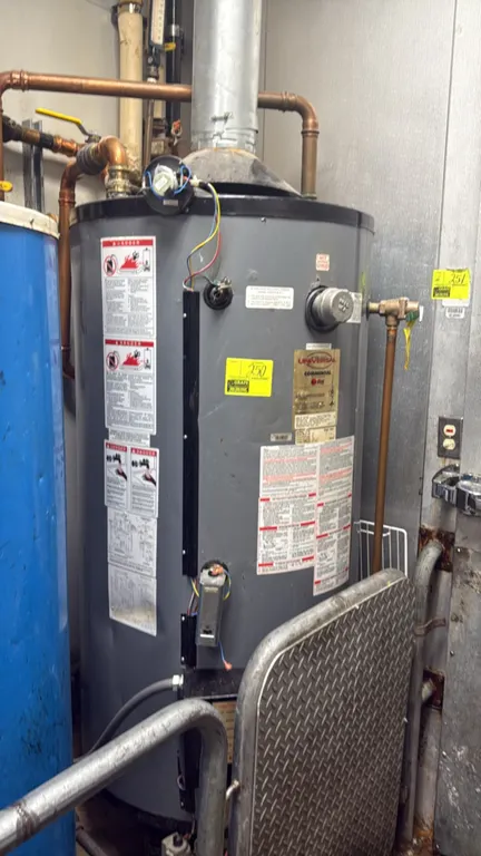 2016 Rheem-Ruud G100-200 Universal Commercial natural gas water heater. Features 100-gallon capacity, 199,900 BTU/hr input, and System Sentinel diagno