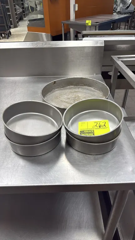 Aluminum round cake pans. Features straight sides. Dimensions: (1) 12"Dia. and (4) 7"Dia.