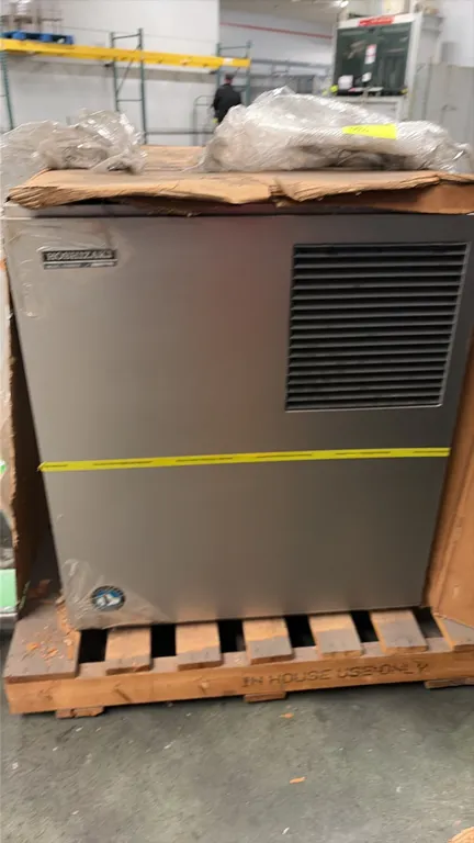 Hoshizaki F-2000MLF modular flaker ice maker head. Stainless steel exterior with louvered ventilation. S/N: J00096G. Electrical: 115V, 60 Hz, 1-Phase.