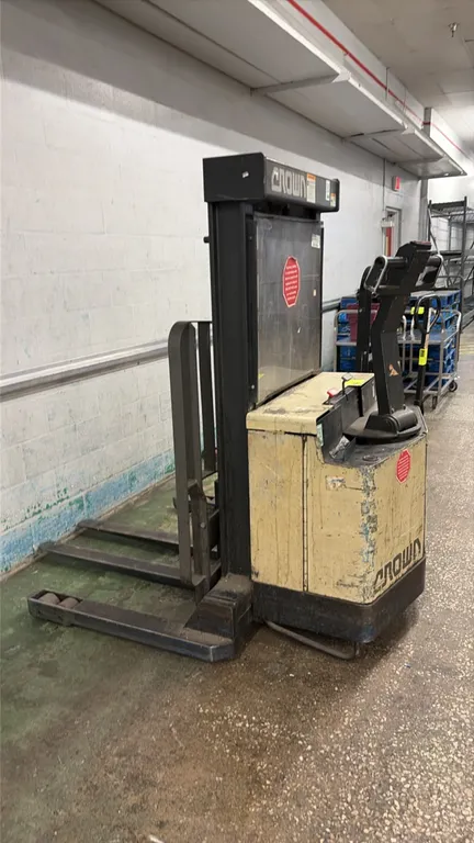 Crown electric walkie stacker. Features a 4,000 lb capacity at a 24" load center, 106" maximum lift height, forks, load backrest, mast guard, and cont