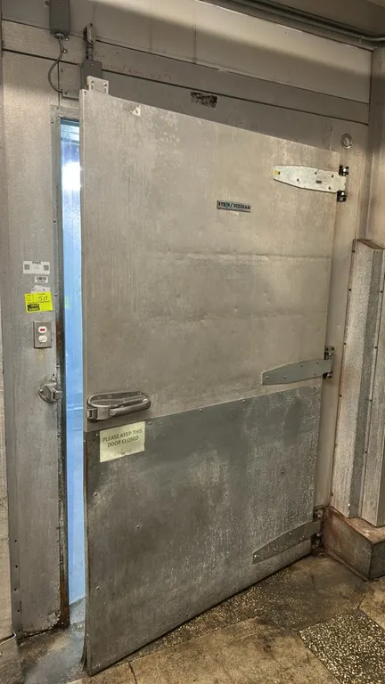 Kysor/Needham walk-in freezer. Features insulated foam panels, pallet-sized entry door with heavy-duty hinges, Larkin 3-fan evaporator coil, interior
