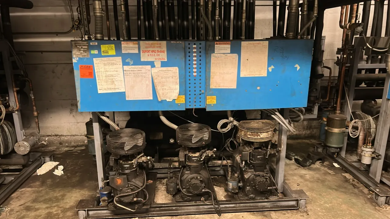 1997 Hill Refrigeration UIRL404C WP6566 refrigeration compressor rack. Features (3) Copeland semi-hermetic compressors, overhead electrical control pa