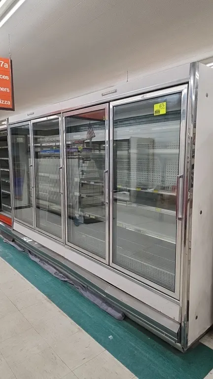 1988 Hussmann RFA-2LU frozen food glass doors. Features adjustable shelving, bottom wire racks, and interior lighting. Electrical: 120V/208V, 1-Phase.