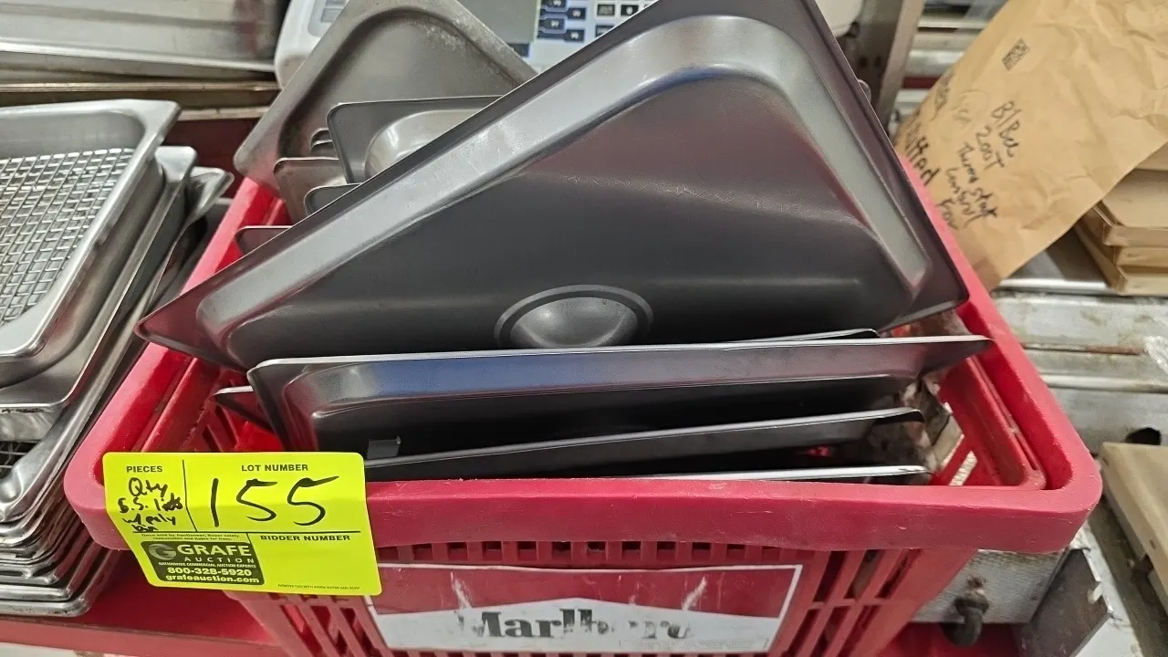 Assorted stainless steel steam table pan lids. Includes half-size lids and (2) 1/3-size lids. Features stainless steel construction and recessed handl