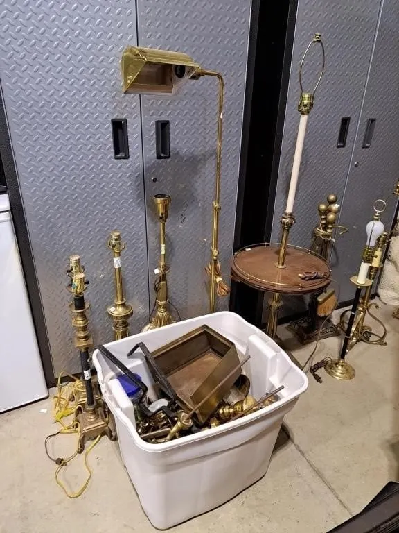 Quantity, of floor and brass table lamps brass