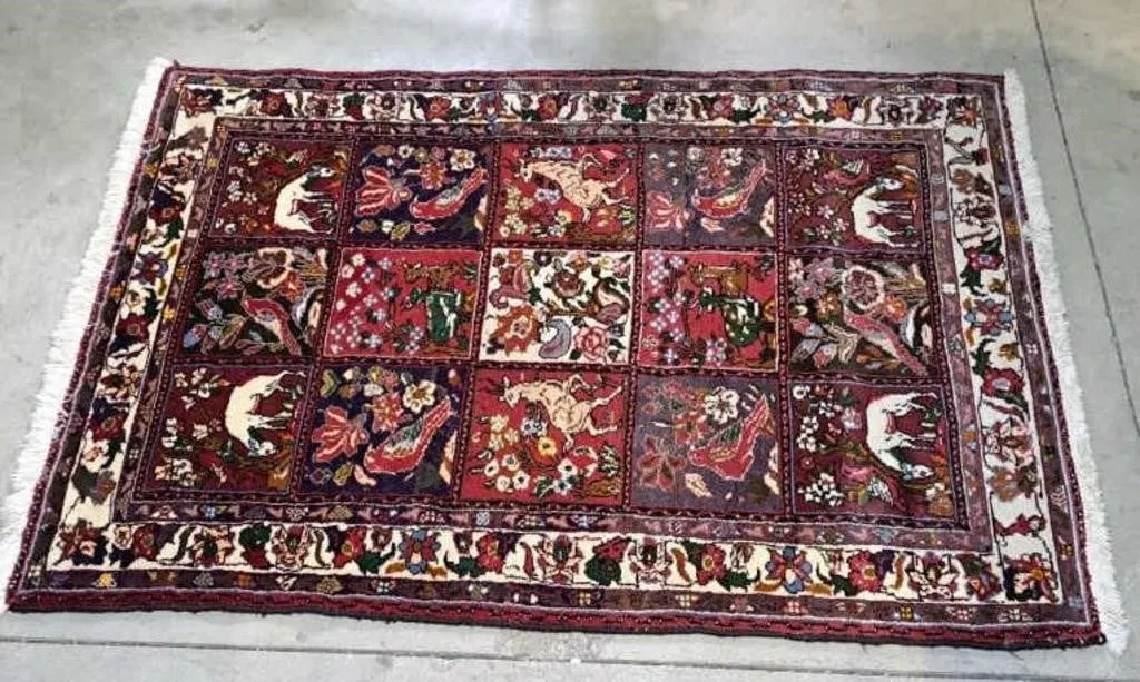 Hand-knotted Persian Bakhtiari Rug - 42"w�62"l