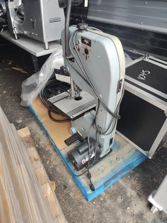 BAND SAW